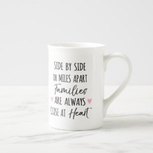 Caneca De Porcelana Por Lado ou Milhas, as famílias estão próximas