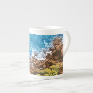 Caneca De Porcelana Rochas no mar, acima da vista 1
