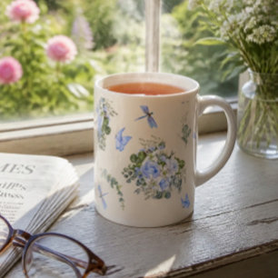 Caneca De Porcelana Rosas Azuis e Lírios Brancos em Aquarela
