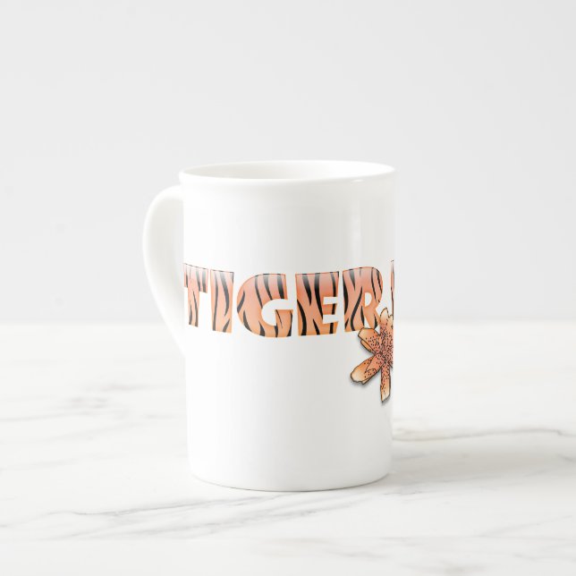 Caneca De Porcelana Tiger Mãe com Tiger Lily (Frente Esquerda)