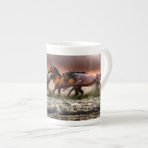 Caneca De Porcelana Três Cavalos Trocando no Oceano
