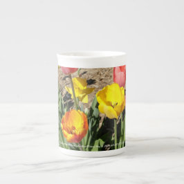 Caneca De Porcelana Tulip Teacup por RoseWrites