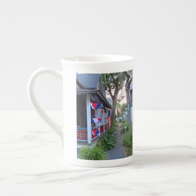 Caneca De Porcelana Vermelho, Branco e Azul - Vineyard de Martha (Esquerda)