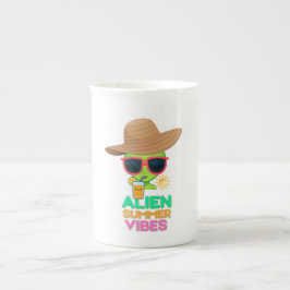 Caneca De Porcelana Vibrações de Verão de Praia com Alien Retro