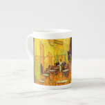 Caneca De Porcelana Vincent Van Gogh Cafe Terrace À Noite Em Belas Art<br><div class="desc">Vincent Van Gogh Cafe Terrace No Night Fine Art Vincent Willem van Gogh foi um pintor holandês do Posto Impressionista, cuja obra, notável pela sua beleza áspera, honestidade emocional e cor ousada, teve uma influência de grande alcance na arte do século 20. Sua produção inclui retratos, autorretratos, paisagens e ainda...</div>