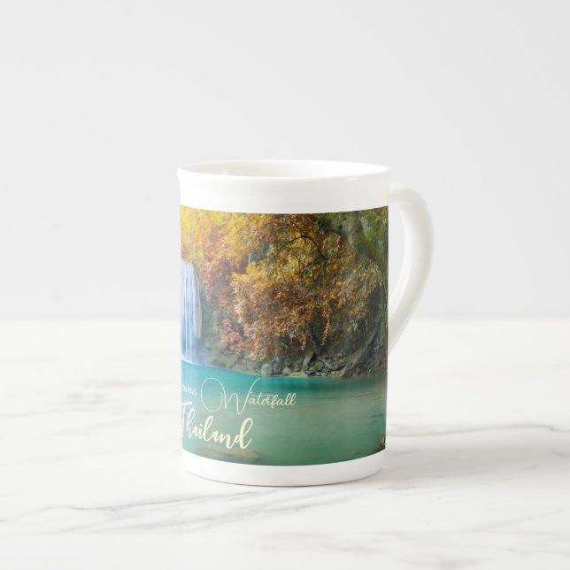 Caneca De Porcelana Visão de queda de Erawan Waterfall Tailândia (Frente Esquerda)