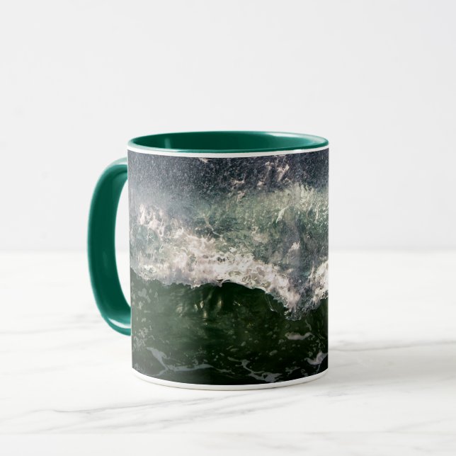 Caneca de Praia com Onda do Oceano Poderosa (Frente Esquerda)