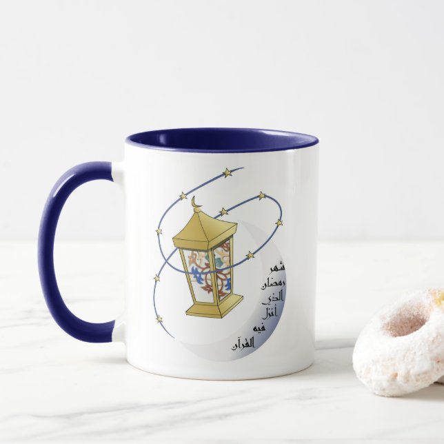 Caneca de Ramdan com caligrafia árabe e Fanoos (Com Donut)
