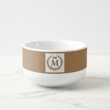 Monograma m design na tigela de sopa
