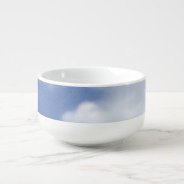Caneca De Sopa nuvens no céu azul