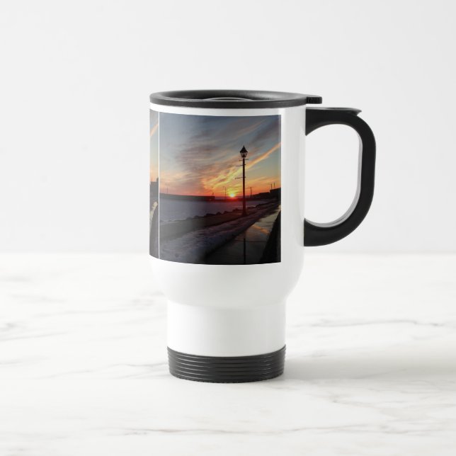 Caneca de viagem com a foto do pôr do sol com maní (Direita)