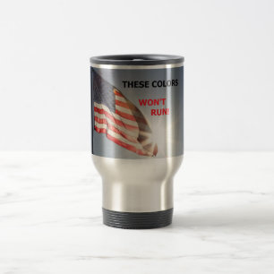 caneca de viagem com bandeira