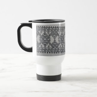 caneca de viagem com bordado blackwork