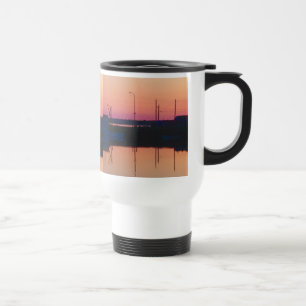 Caneca de viagem com um belo porto fotográfico por