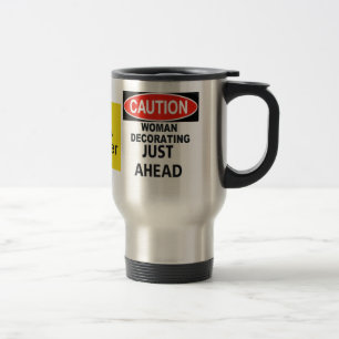 Caneca de viagem da mulher de funcionamento