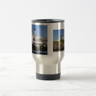 Caneca de viagem do farol dos Nubbles do inverno &