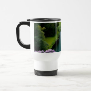 Caneca de Viagem Vale Verde Nebuloso – Arte Surrea