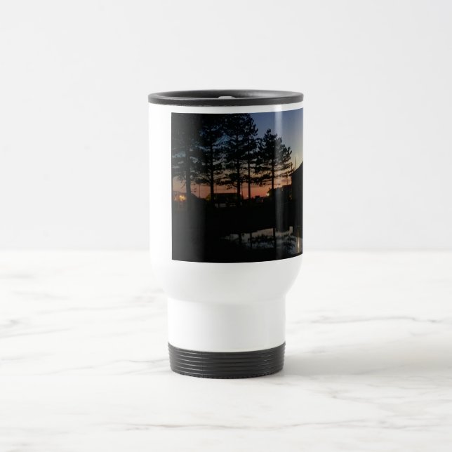 Caneca de viagem w alça pinheiros fotográficos sun (Centro)