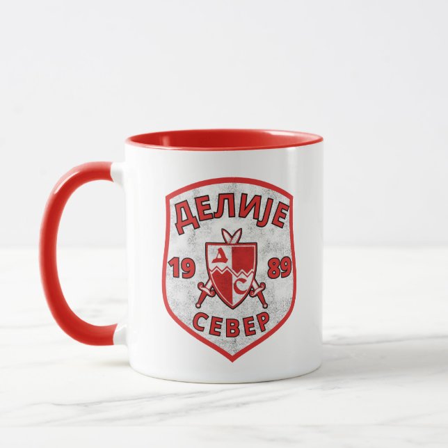 Caneca Delije Norte 1989 Vermelho Branco Retro (Esquerda)