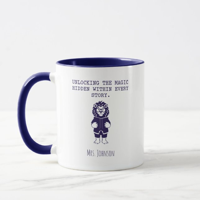 Caneca Desbloqueando a Magia Oculta em Cada História (Esquerda)