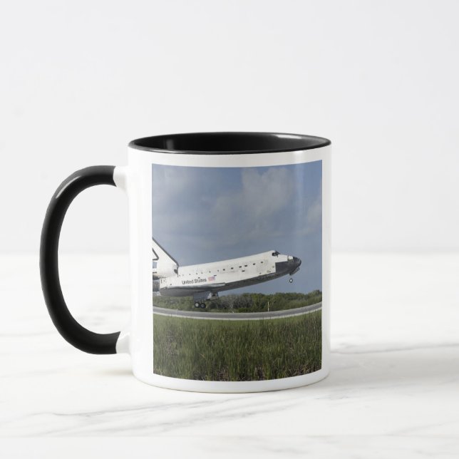 Caneca Descoberta de nave espacial aterrissa na pista 33 (Esquerda)