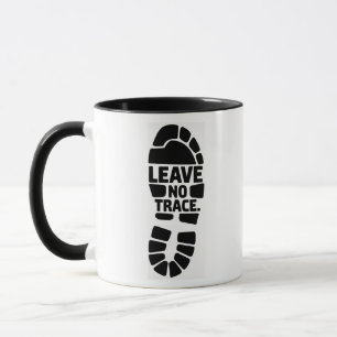 Caneca Desenho de Pegada de Bota 'Leave No Trace'