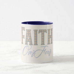 Caneca Desenho de Tipografia Cristã Fé Sobre o Medo