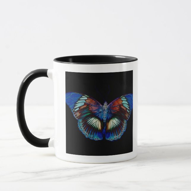 Caneca Design colorido da borboleta contra o contexto (Esquerda)