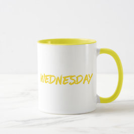 Caneca Design de Letras na Quarta-feira em Amarelo