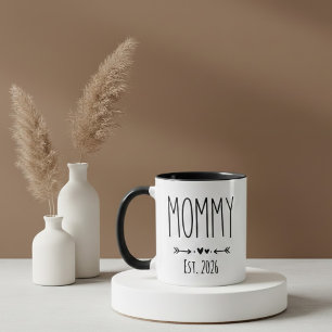 Caneca Design de Script do Ano da Mamãe Minimalista