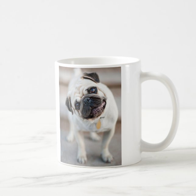 Caneca Design inquisidor bonito do Pug (Direita)