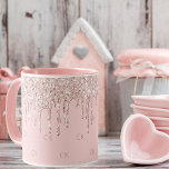 Caneca Diminuição do brilho rosa pincelado monograma<br><div class="desc">Elegante,  clássico,  glamouroso e feminino. Um fundo cor-de-rosa,  cinza e cinza,  decorado com pingos de brilho falsos,  aparência de pingar tinta. Personalize e adicione iniciais de monograma. Suas iniciais como um padrão de fundo.</div>