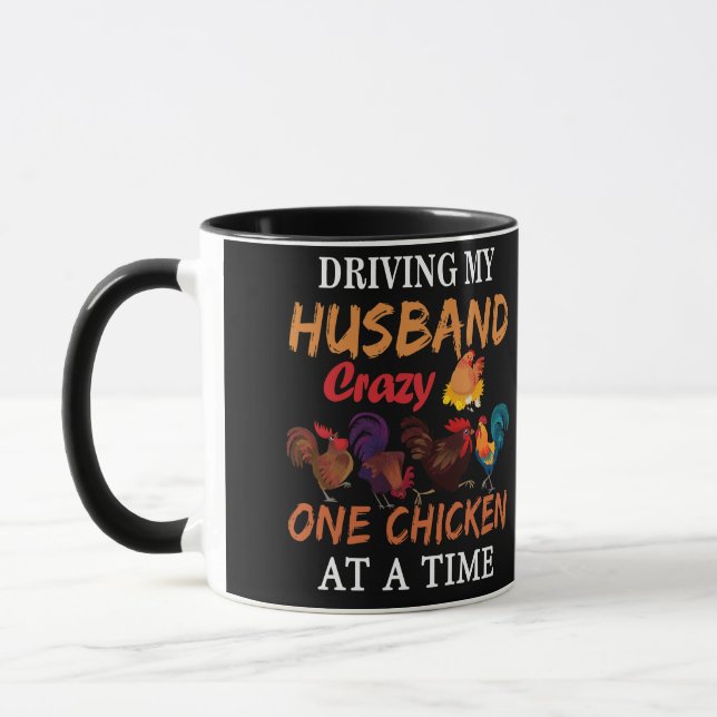 Caneca Dirigindo Meu Marido Uma Galinha Louca De Cada Vez (Esquerda)