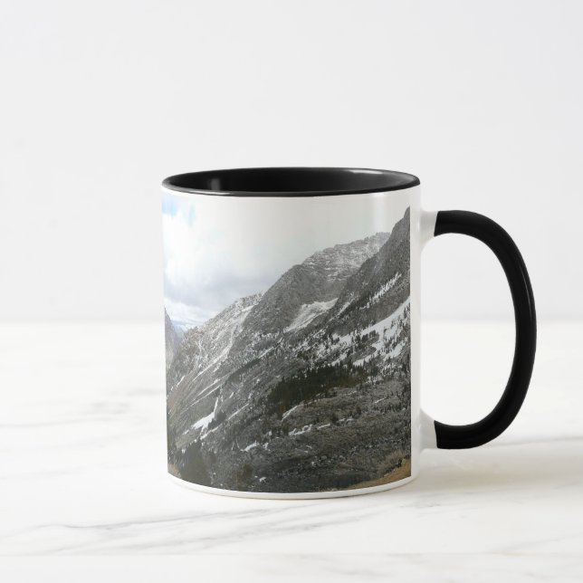 Caneca Dirigindo pelas montanhas Snowy Sierra Nevada (Direita)