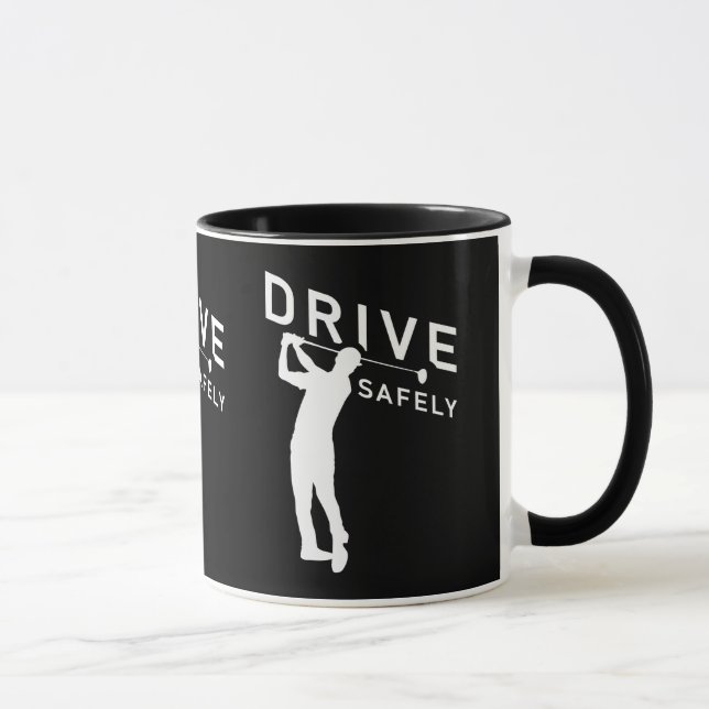 Caneca Dirija com segurança - Engraçada citação de Golfer (Direita)
