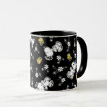 Caneca Divertimento e flores do Snoopy & Woodstock<br><div class="desc">Dê uma olhada neste design super fofo com Snoopy e Woodstock parando para cheirar as flores.</div>