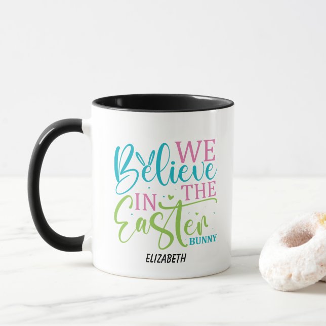Caneca do Coelho de Páscoa com Caligrafia Moderna (Com Donut)