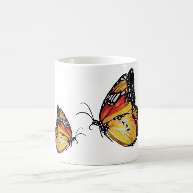Caneca do drawingWhite da aguarela da borboleta (Centro)