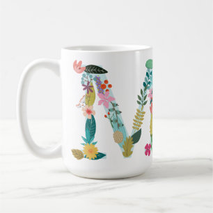 Caneca do monograma de M, inicial floral de M,