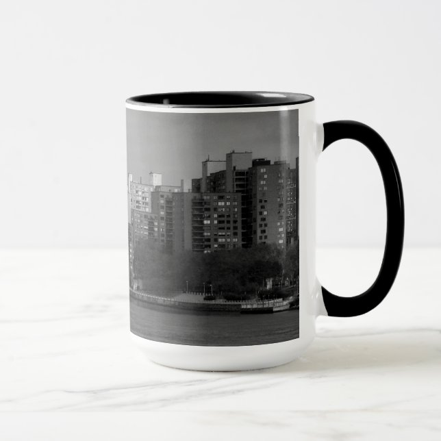 Caneca do panorama da skyline de East River (Direita)