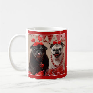 Caneca do Pug e do Pug dos namorados dos beijos