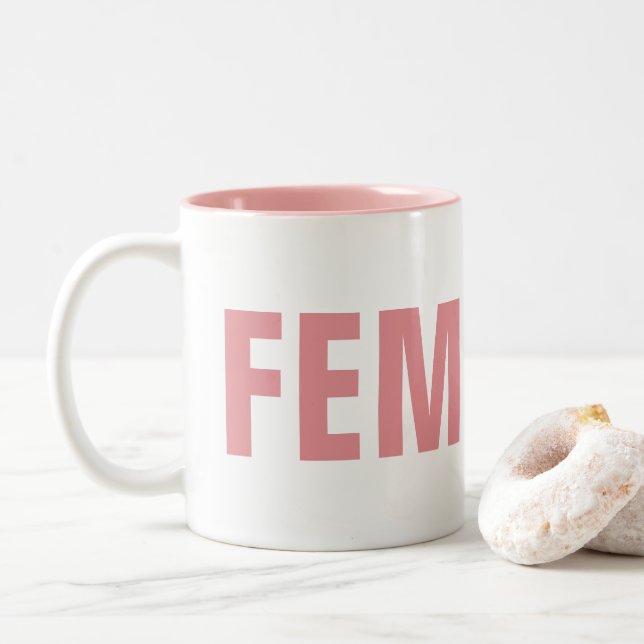 Caneca do tom da FEMINISTA dois: Rosa e branco (Com Donut)