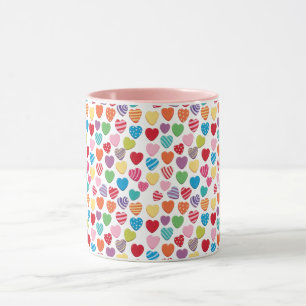 Caneca doces coloridos padrão de coração dia dos namorado