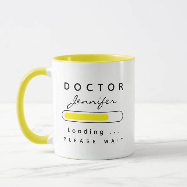 Caneca DOCTOR [Nome] Carregando Amarelo e Branco (Esquerda)