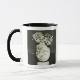 Caneca Dois gatinhos que escondem no vaso, (B&W)