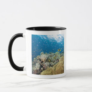 Caneca Dois pináculos que começam em aproximadamente 75