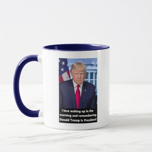 Caneca Donald Trump que eu amo acordar na manhã (Esquerda)