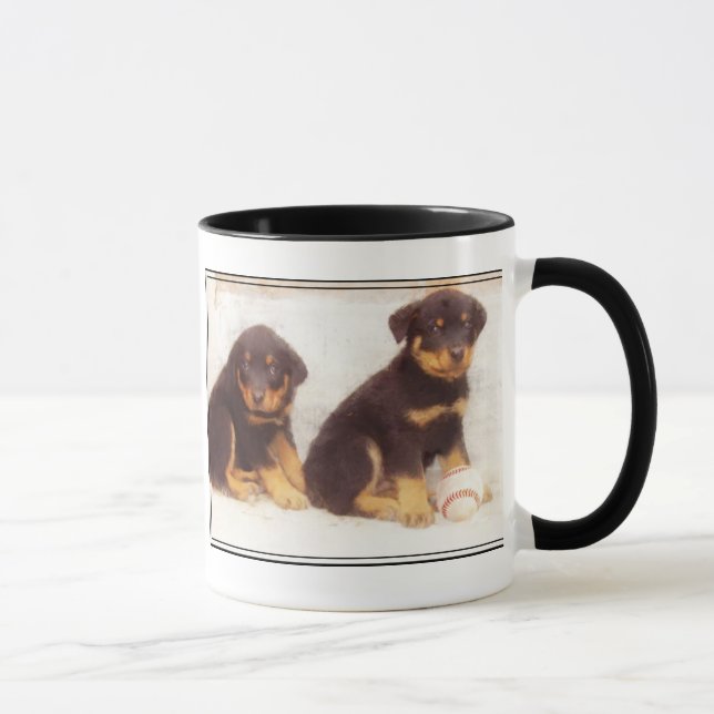 Caneca dos filhotes de cachorro de Rottweiler (Direita)