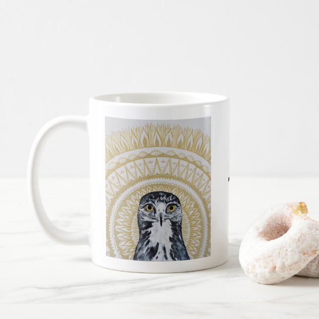 Caneca dourada da mandala do falcão (Com Donut)