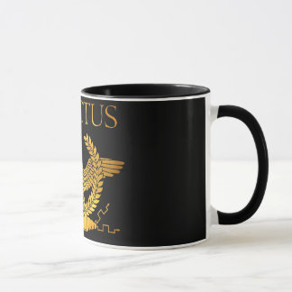 caneca dourada do logotipo do invictus